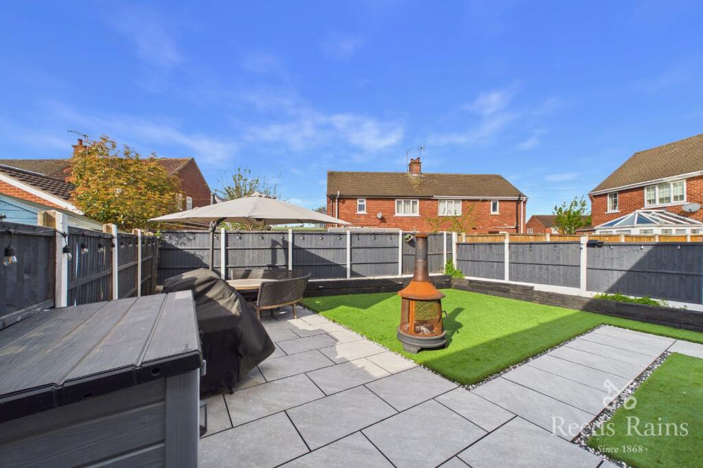 Lindrick Close, Carlton-in-Lindrick, Worksop, Nottinghamshire, S81 photo 2