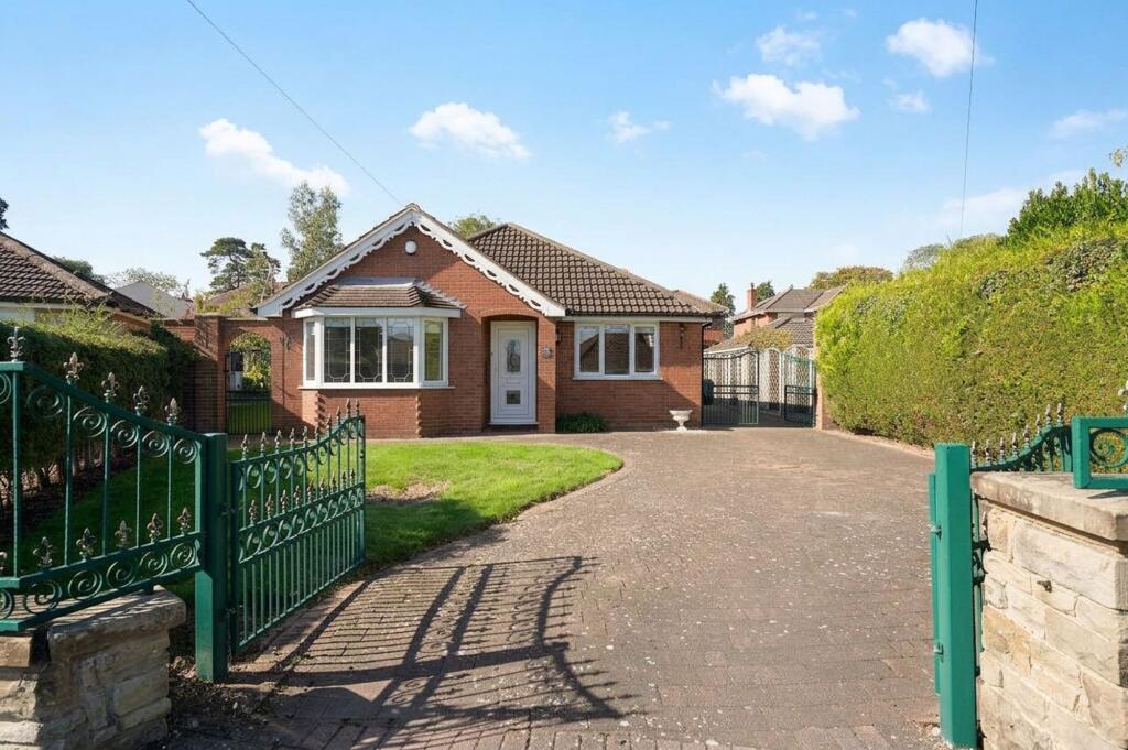 2-bed detached on Mill View, Waltham, DN37, £275,000