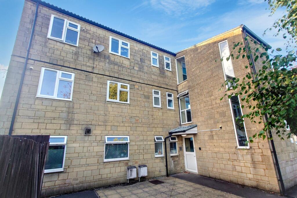 Apartment in Gloucester - View 2
