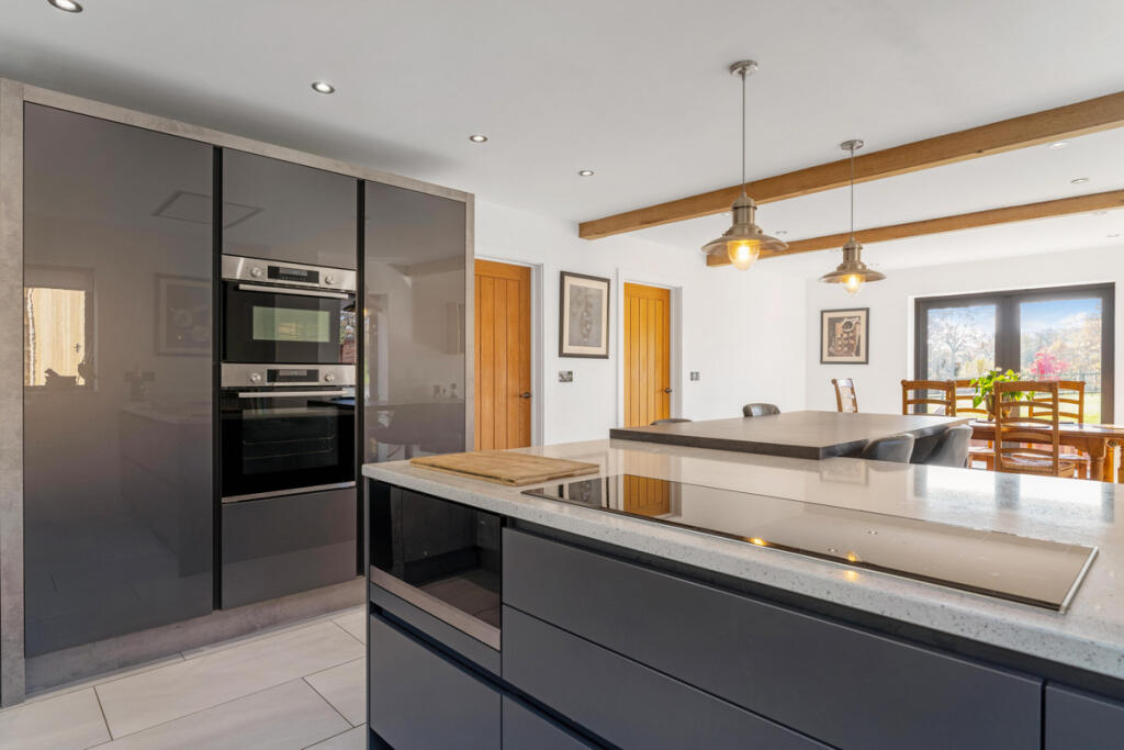 House in Worcester - View 4