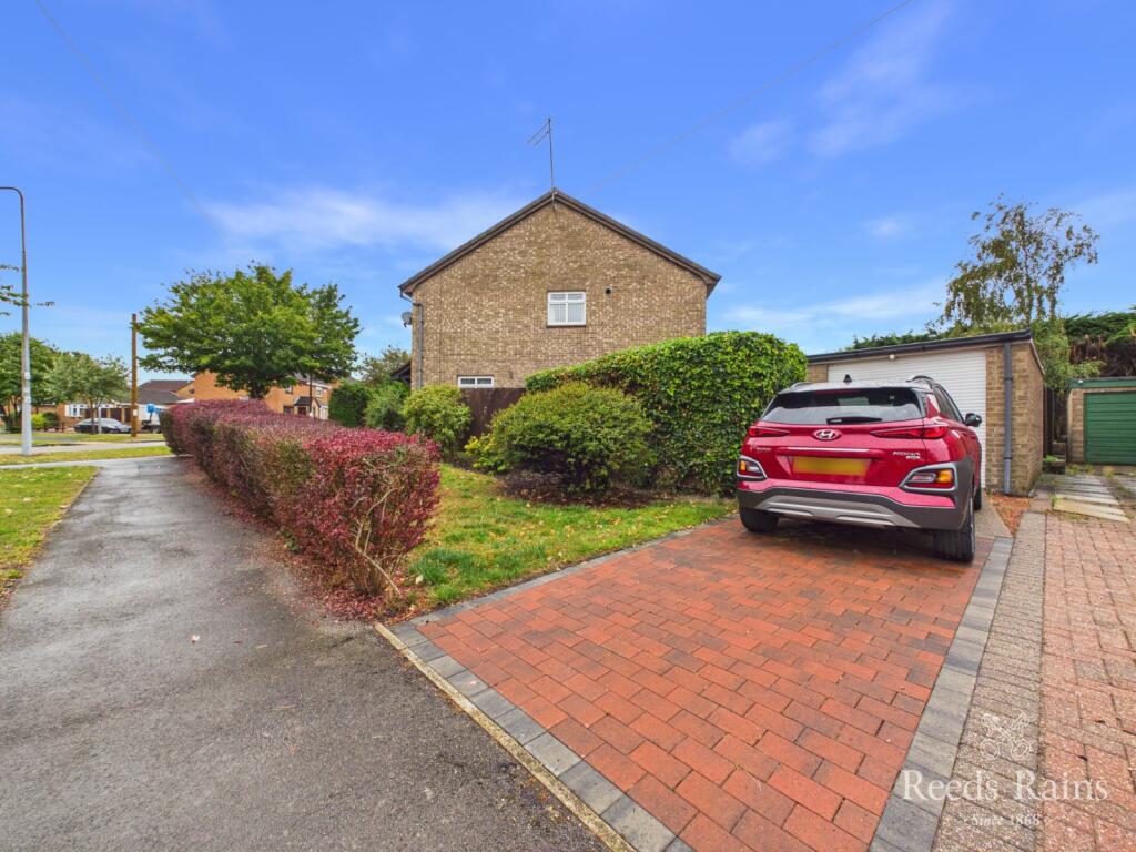 House in Sutton, Bransholme - More