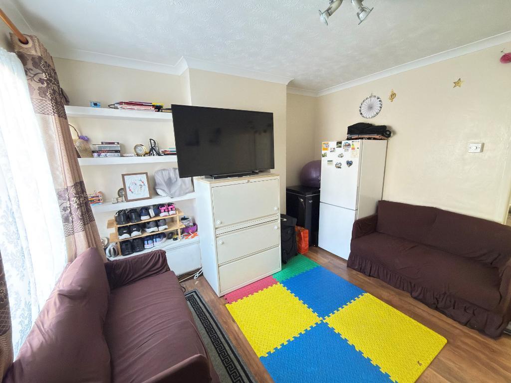 House in Luton - View 4