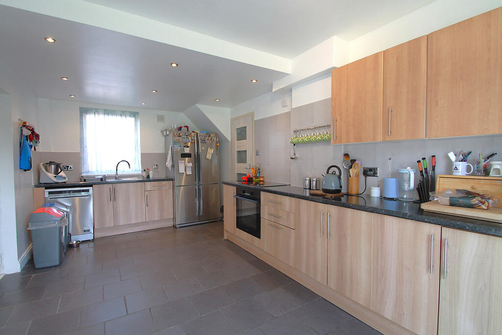 House in Leicestershire, City of Leicester - More