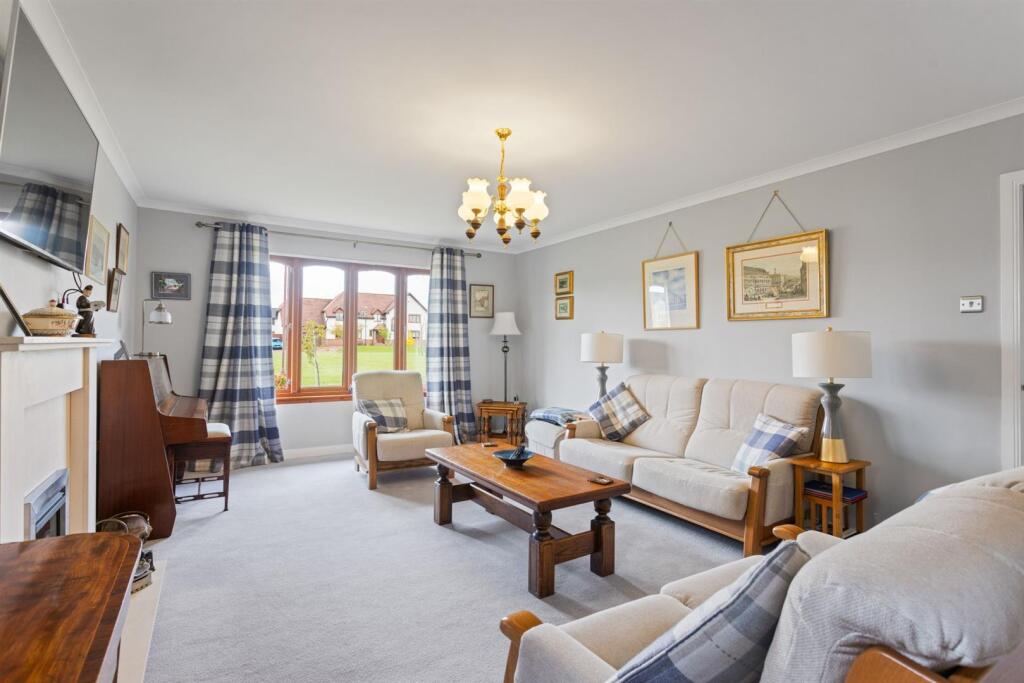 House in Edinburgh, West Lothian - More