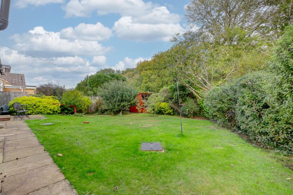 Cresta Close, Polegate, BN26 photo 3