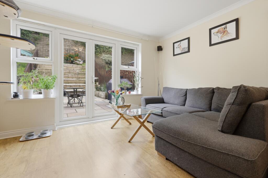 House in Cambuslang, Eastfield - More