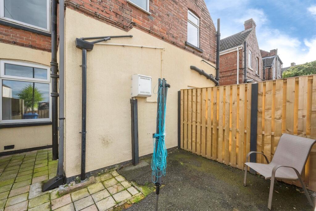House in Doncaster, Conanby - View 4