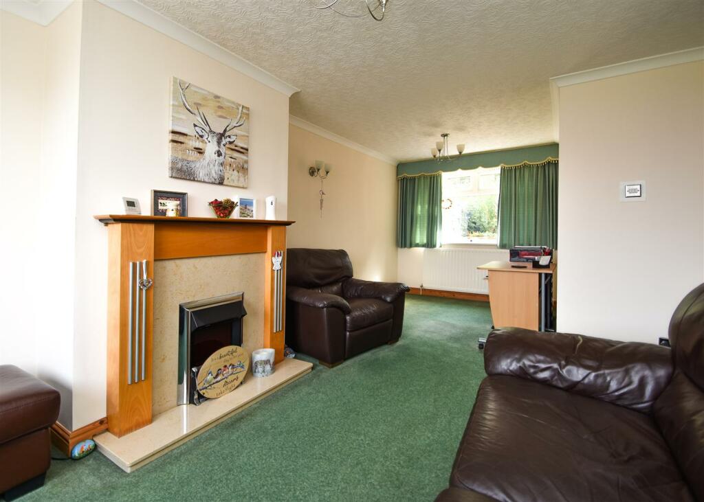 10 Waverley Crescent, Lanesfield, Wolverhampton photo 3