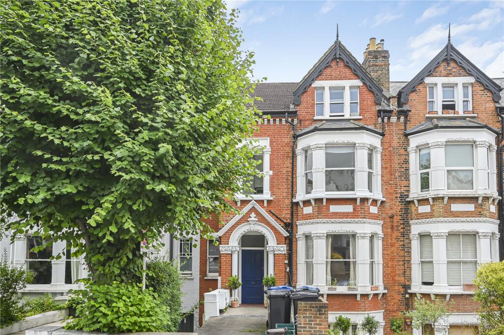 2-bed flat on Woodside, London, SW19, £525,000