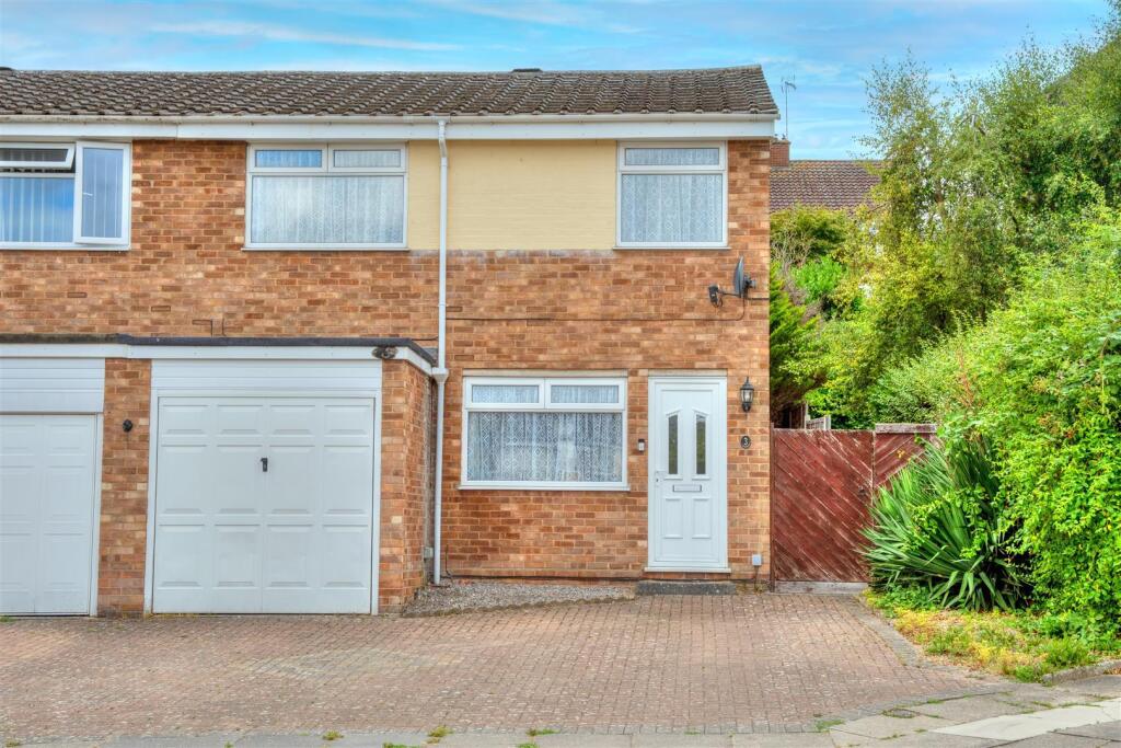 Main image of property: Hale Close, Ipswich
