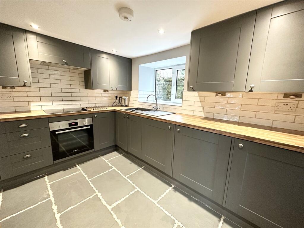 House in Huddersfield - View 3