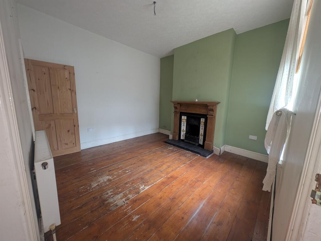 House in Hull - View 4