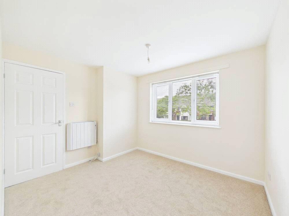 Apartment in Gloucester, Linden - More