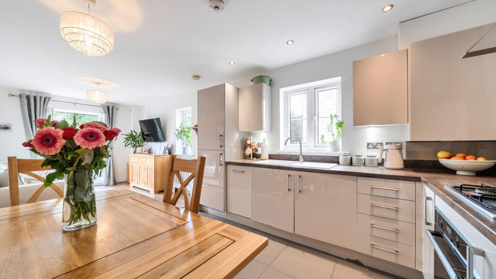 Yarrow House, Allerton Grove, Chigwell, IG7 4GS photo 2