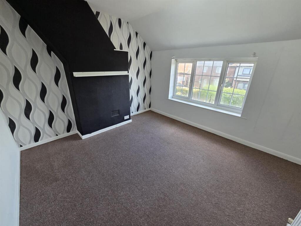 House in Bassetlaw, East Markham - More