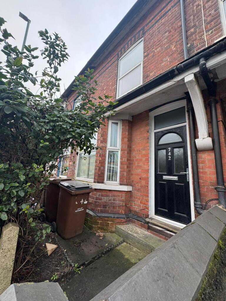 Main image of property: 742 Woodborough Road, Nottingham, Nottinghamshire NG3 5GJ
