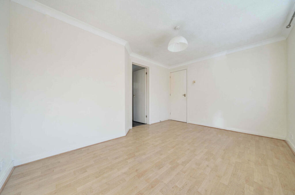 Apartment in Guildford, Burpham - View 4