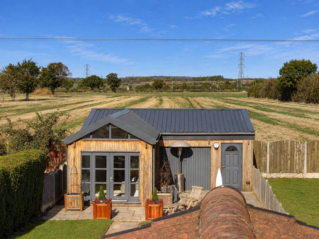House in Doncaster, Scawthorpe - View 2