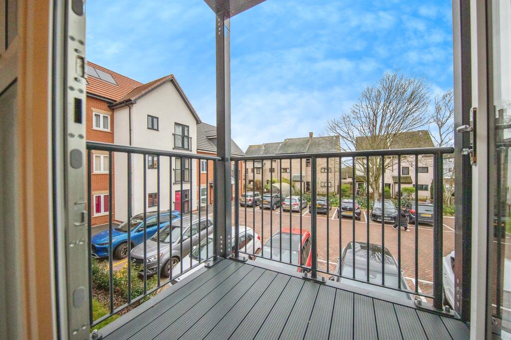 Eagle Way, Martlesham Heath, Ipswich photo 3