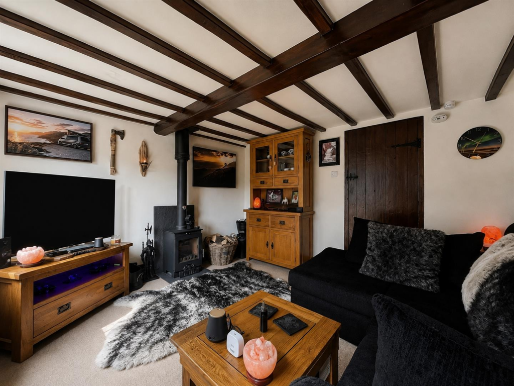 House in Stoke-on-Trent - More