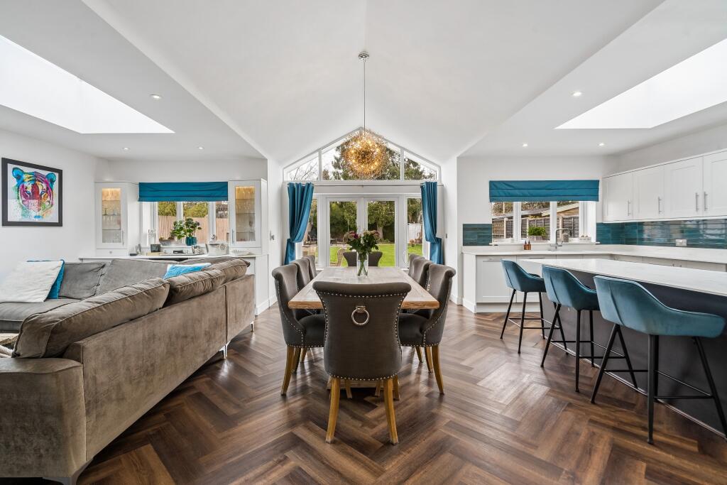 House in Maidenhead, Highway - View 4