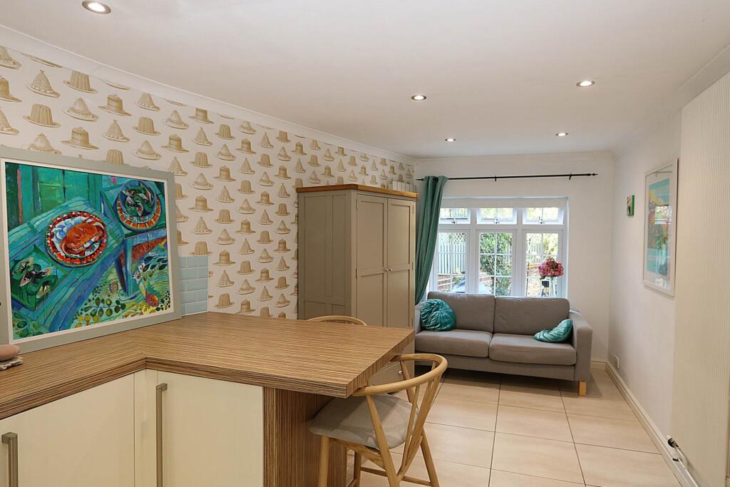 Whitchurch On Thames - Walk to Pangbourne shops, amenities, train station & highly regarded Whitchurch primary school - View 5