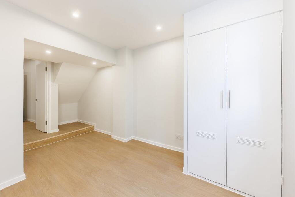 Apartment in London - View 5