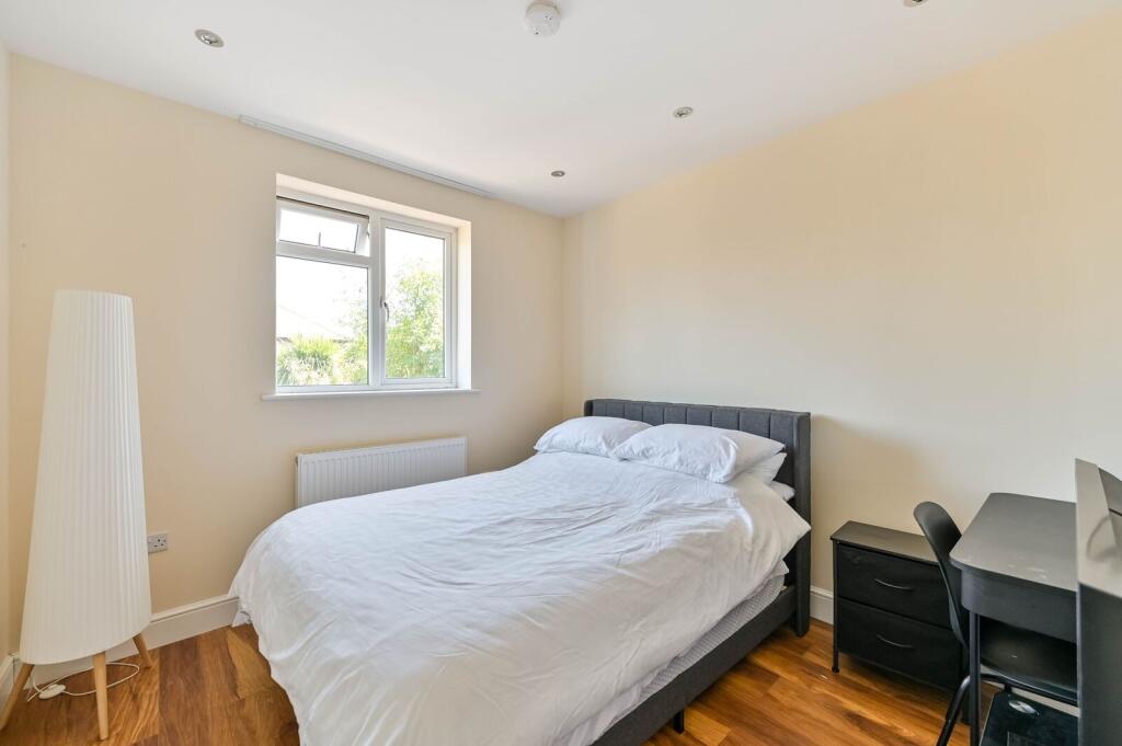 House in Twickenham - View 5