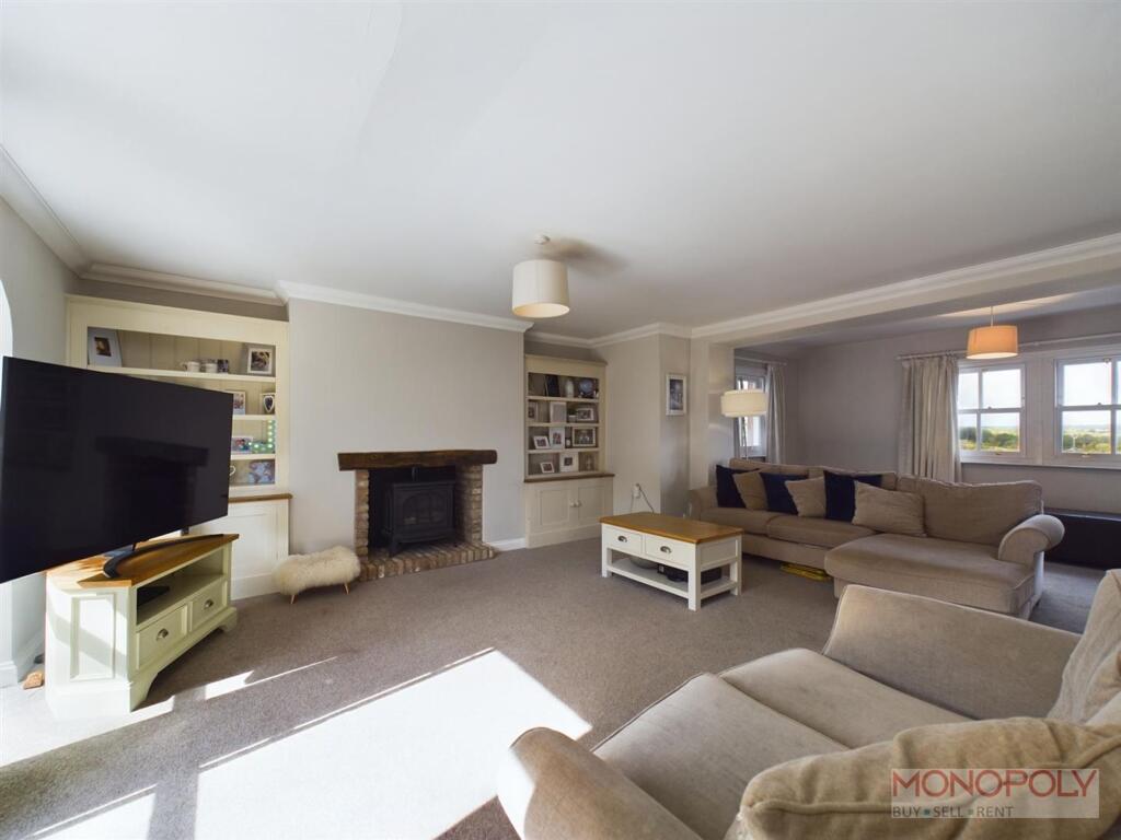 Croeshowell Hill, Rossett, LL12 - More
