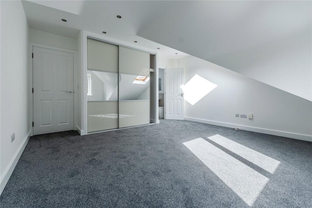 House in Leeds, Fearnville, Killingbeck - More