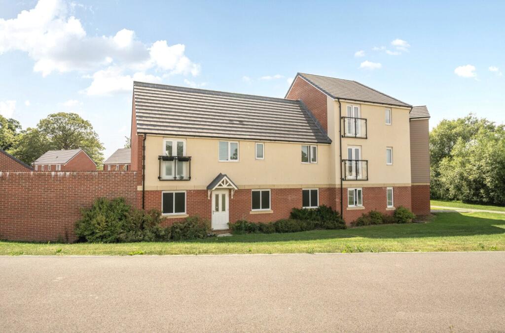 2-bed flat on Lucknam Crescent, Coate, SN3, £235,000