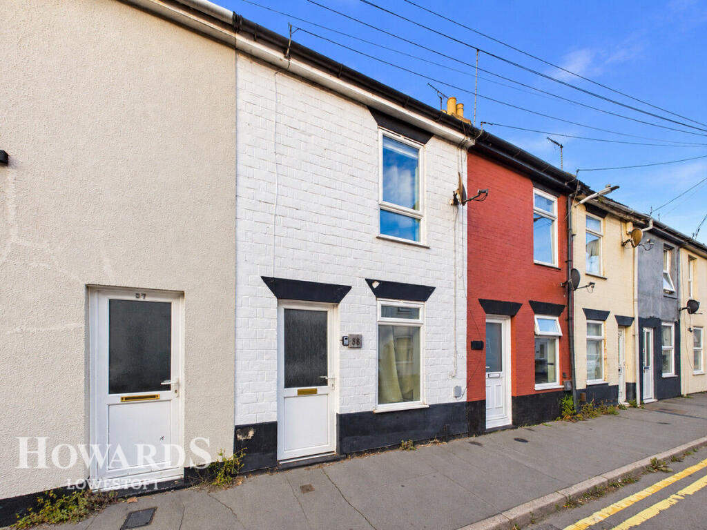 2-bed terraced on Bevan Street West, Lowestoft, £100,000