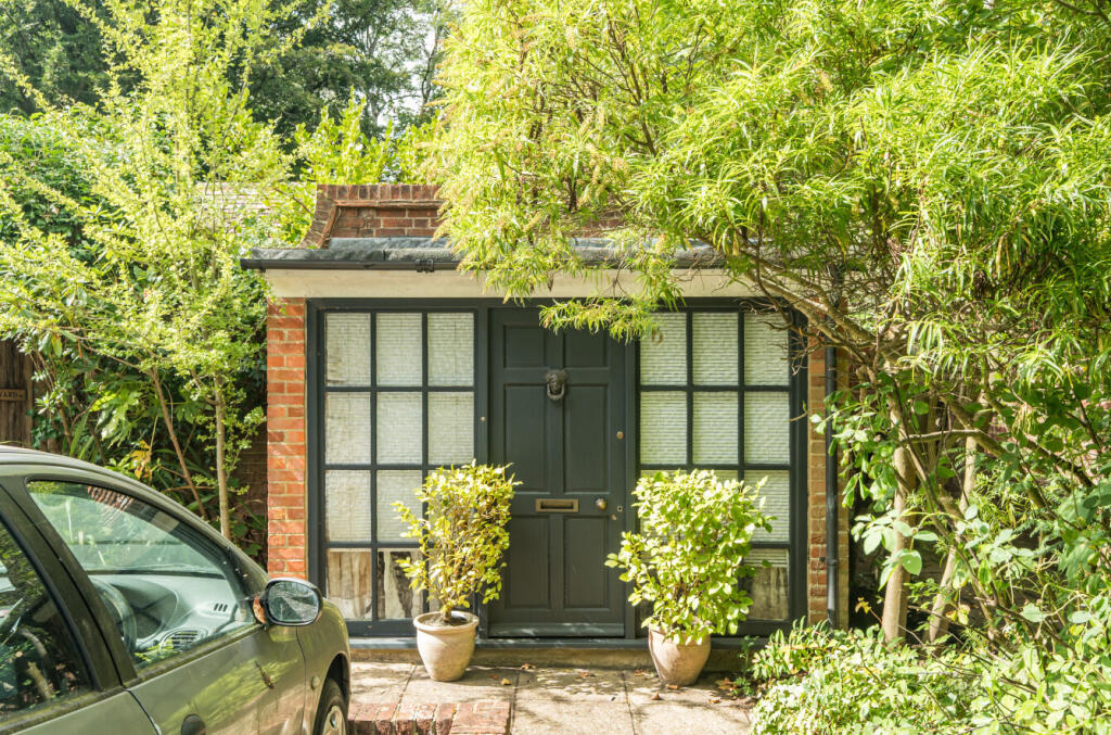 Main image of property: Grayswood Road, Haslemere, Surrey, GU27