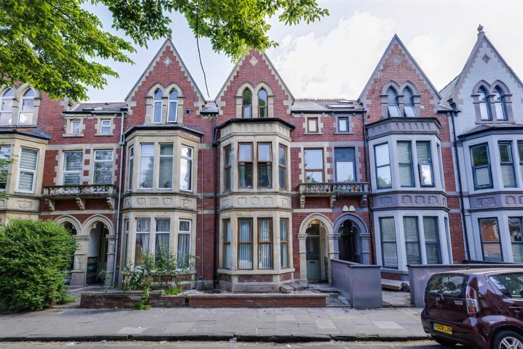 5-bed flat on Block of Apartments, Connaught Road, Roath, £525,000