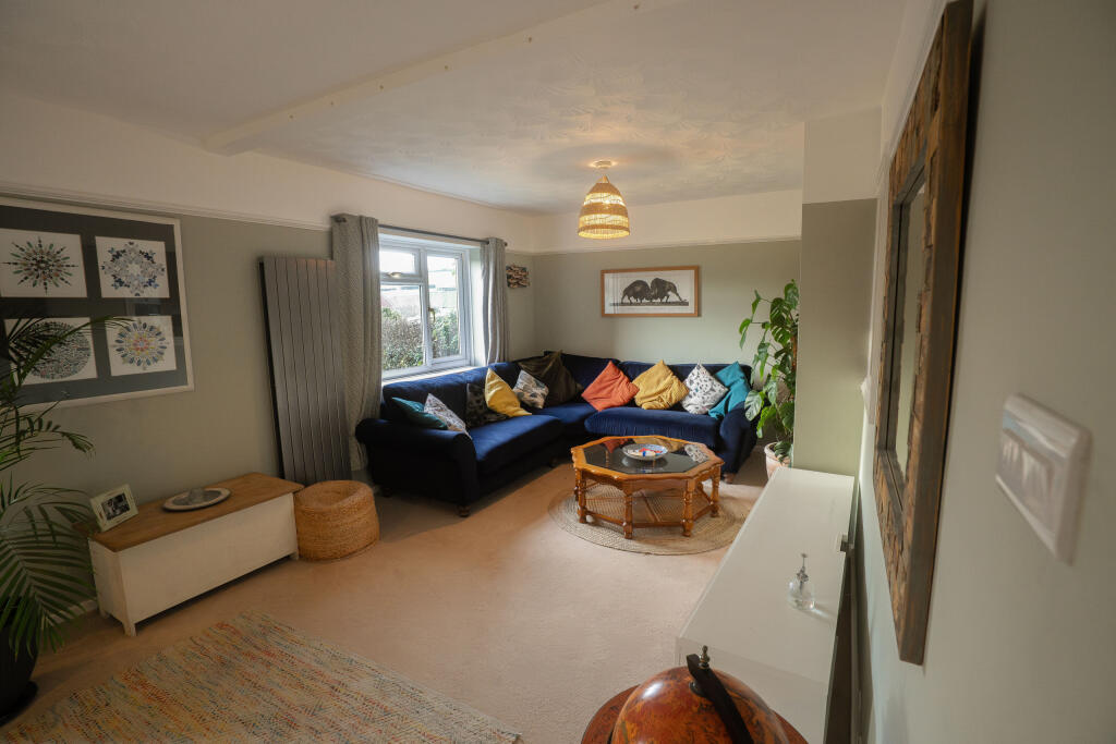 Cherry Tree Way - Three Bedrooms (Plus loft room) Family Home photo 2