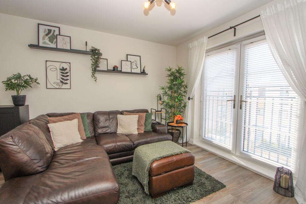 Clark Drive, Yate, BS37 photo 5
