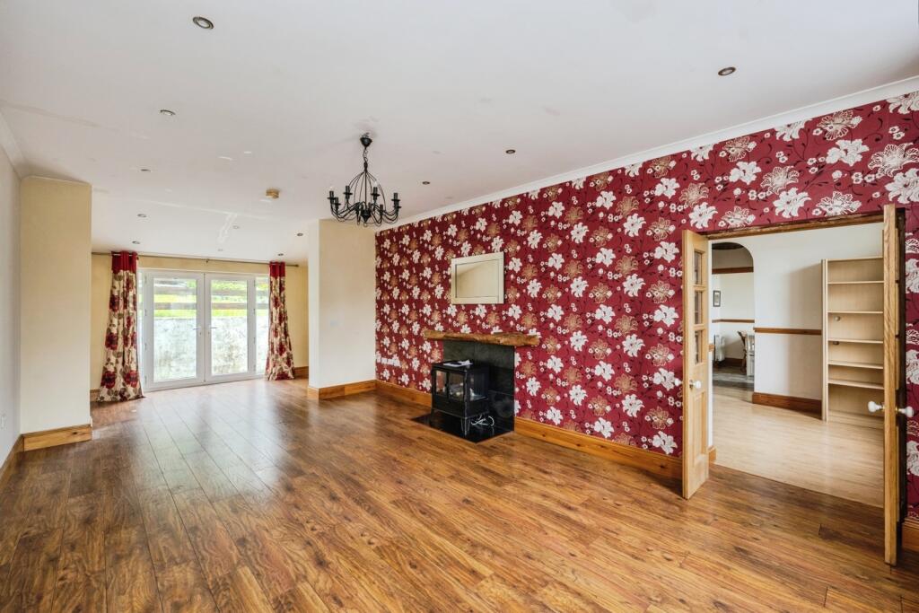 House in Swansea, Llanfihangel Aberbythych - View 5