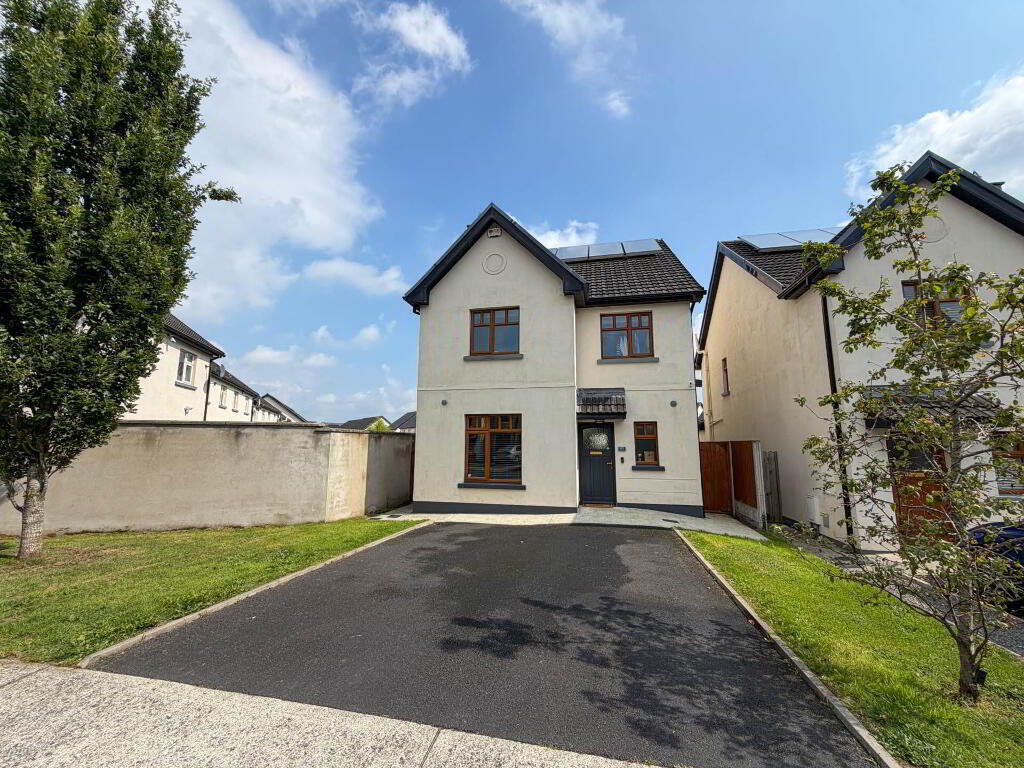 Main image of property: 9 The Crescent, Ros Mor, Limerick