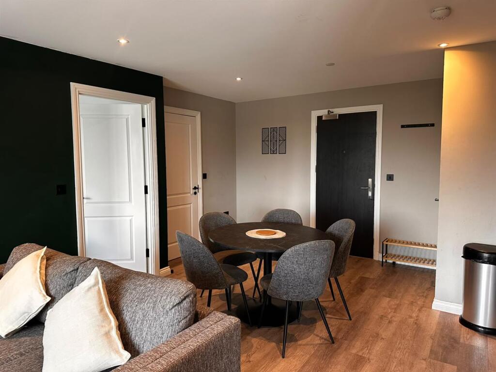 Apartment in Leeds - More