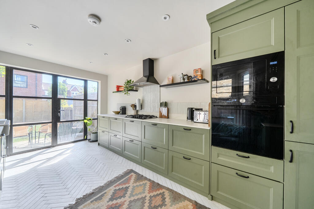 House in London, Bell Green, Perry Vale - More