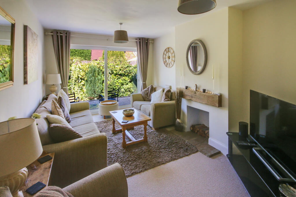 Pixiewood, Rowplatt Lane, Felbridge, Surrey photo 3
