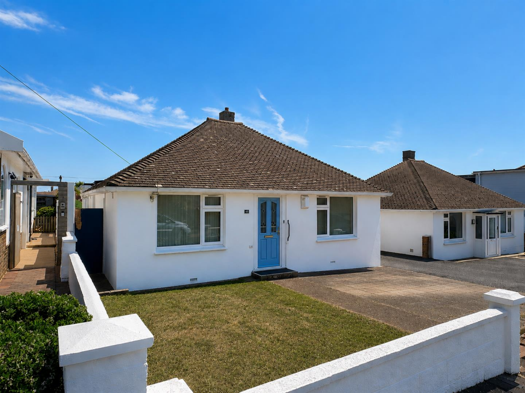 Hoddern Avenue, Peacehaven photo 2