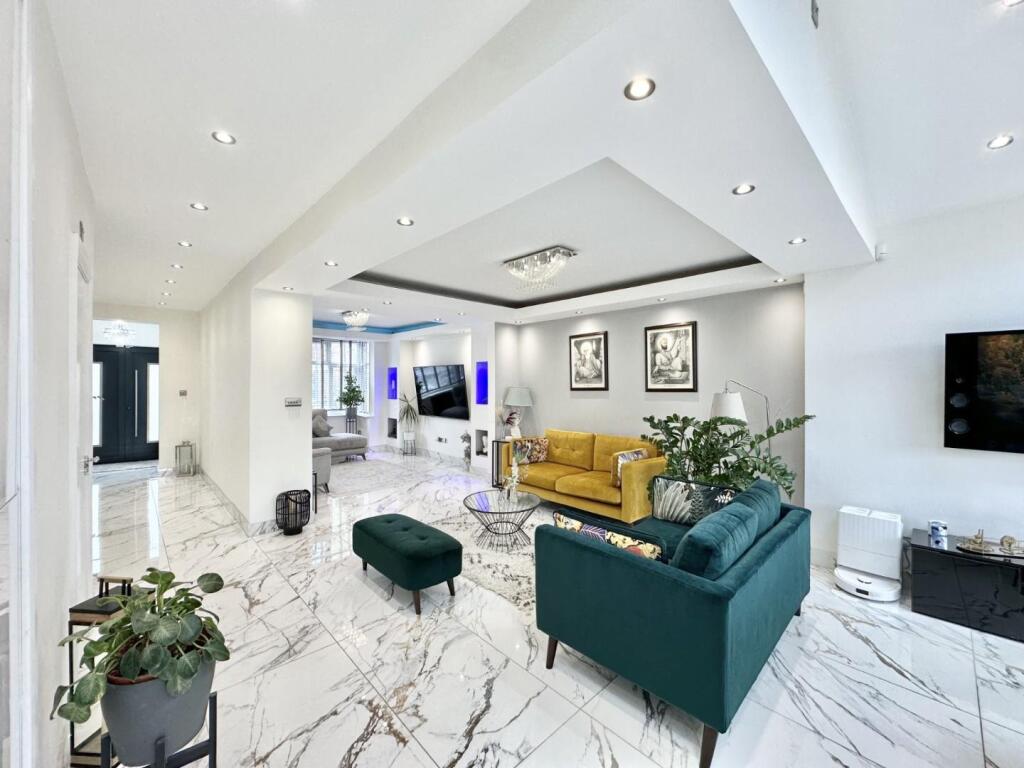 Main image of property: Acacia Avenue, Hayes