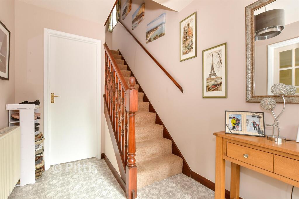 House in Newport, Shorwell - More