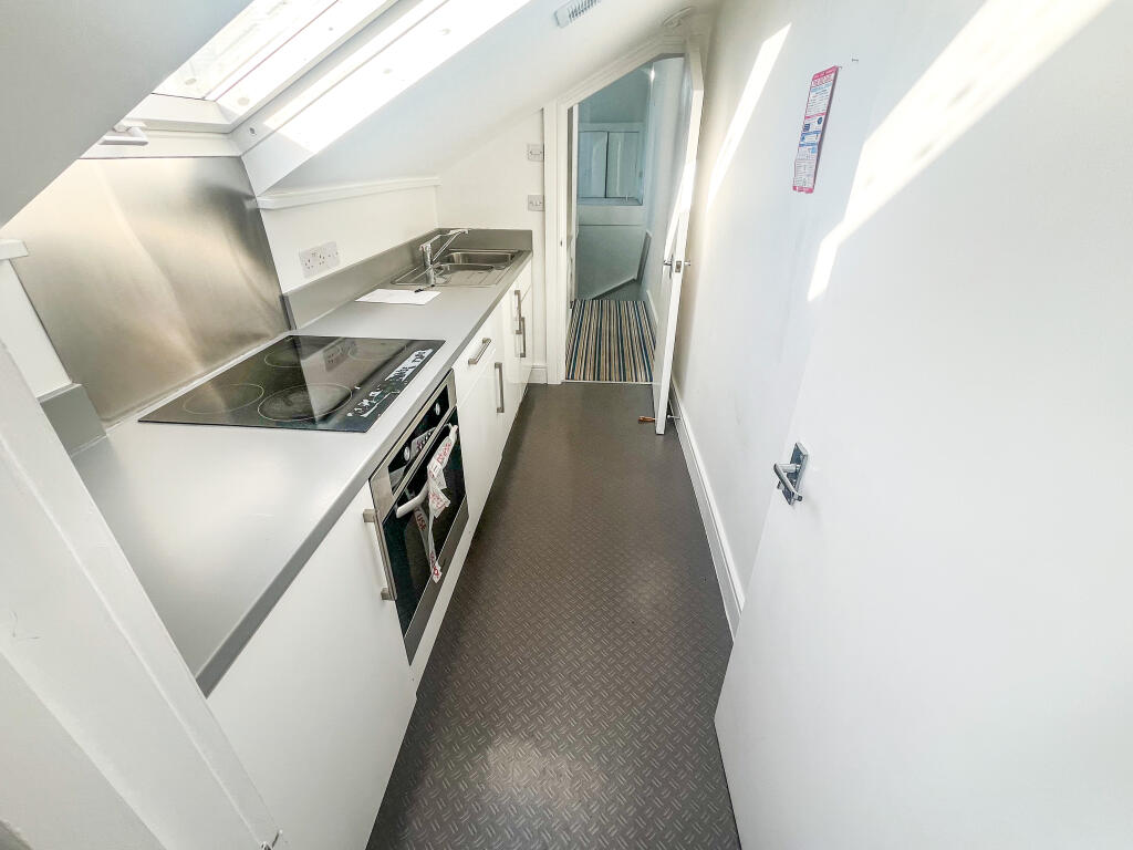 Apartment in Twickenham - View 4