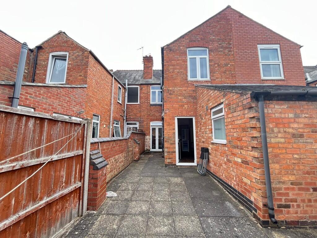 1 bedroom house share for rent