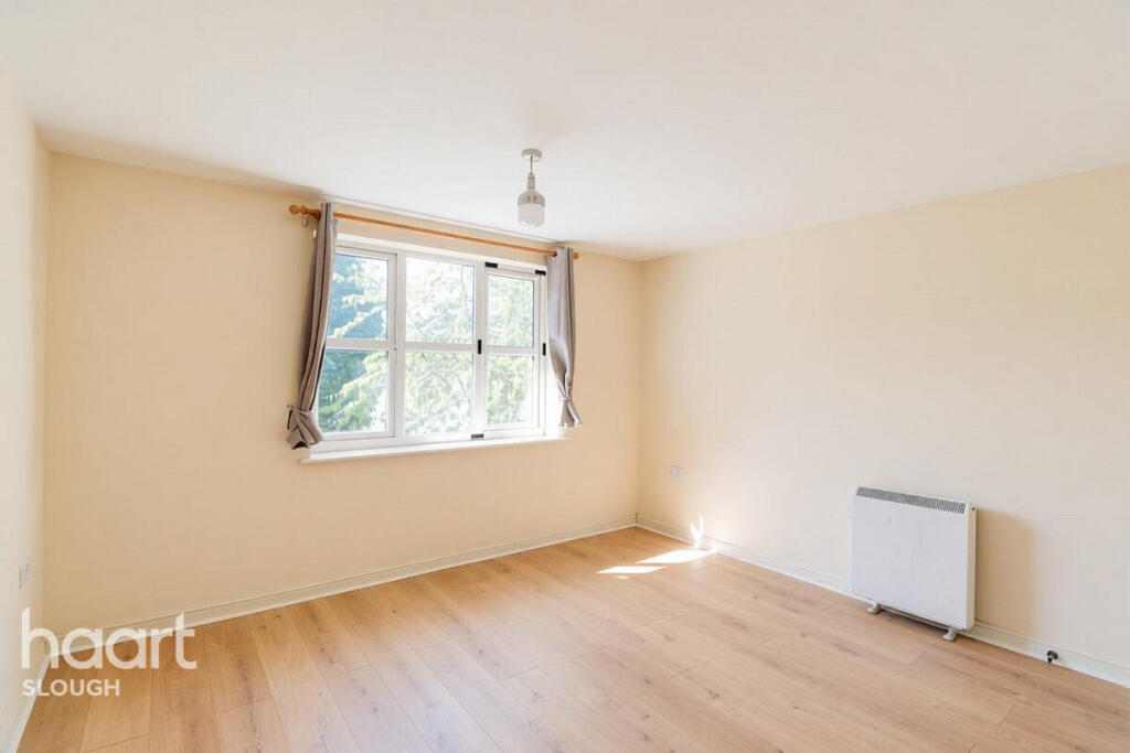 Apartment in Slough - View 4