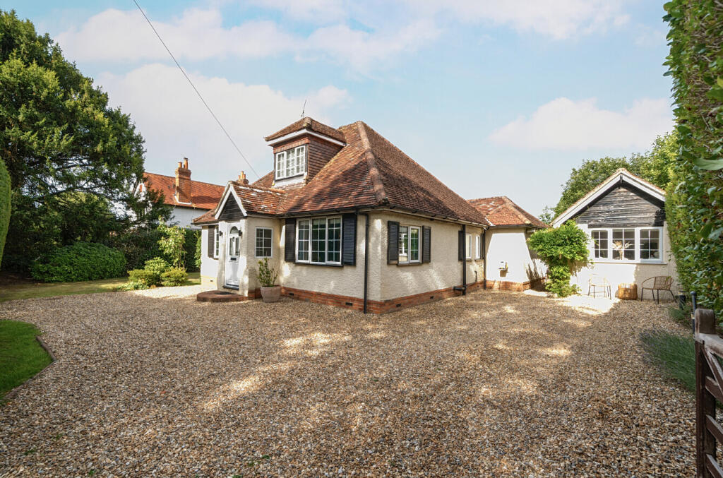 Main image of property: Goose Lane, Woking, Surrey, GU22