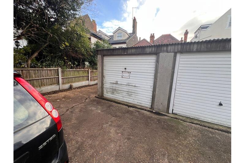 Main image of property: Westcliff Avenue, Westcliff-on-Sea, Essex