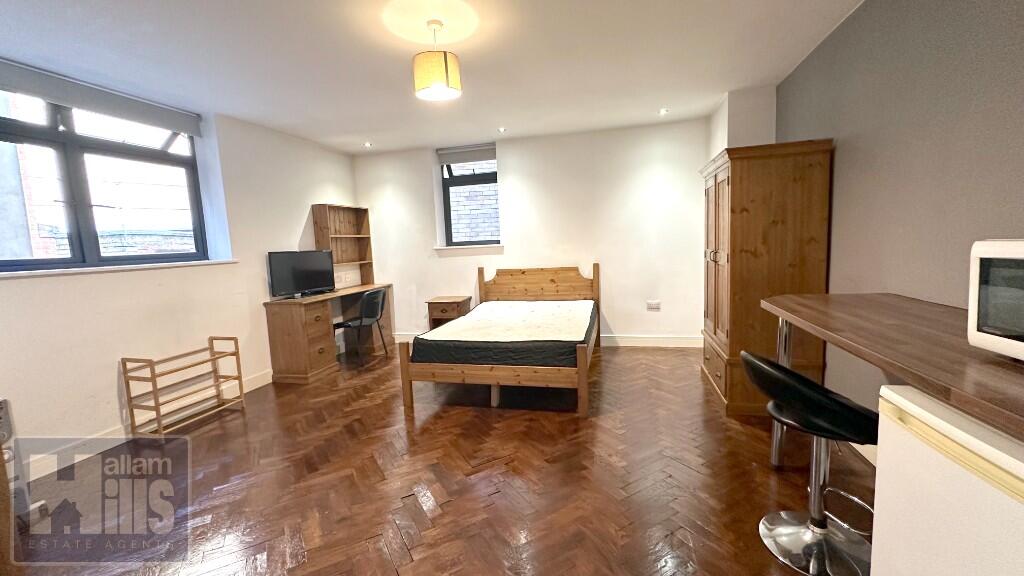 Studio flat for rent
